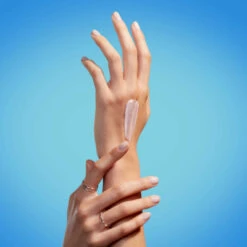 Biotherm Biomains Crème Jeunesse Des Mains - Anti-desséchement Et Fortification Des Ongles 9 Biotherm Biomains Crème Jeunesse Des Mains - Anti-desséchement Et Fortification Des Ongles -Kapao Magasin biomains creme jeunesse des mains anti dessechement et fortification des ongles 4