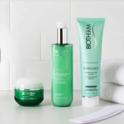 Biotherm Biosource Mousse Nettoyante Hydra-minérale Exfoliante Et Tonifiante Pour Peaux Normales à Mixtes 5 Biotherm Biosource Mousse Nettoyante Hydra-minérale Exfoliante Et Tonifiante Pour Peaux Normales à Mixtes -Kapao Magasin biosource mousse nettoyante hydra minerale exfoliante et tonifiante pour peaux normales a mixtes 2