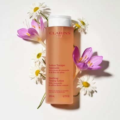 Clarins Lotion Tonique Apaisante Démaquillant 10 Clarins Lotion Tonique Apaisante Démaquillant – Image 10