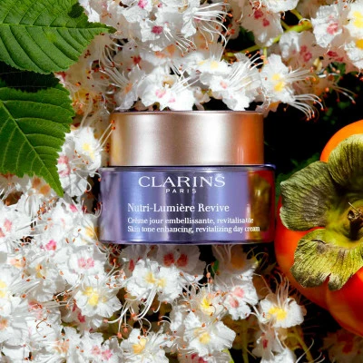 Clarins Nutri-Lumière Revive Crème Jour Embellissante Revitalisante 4 Clarins Nutri-Lumière Revive Crème Jour Embellissante Revitalisante – Image 4